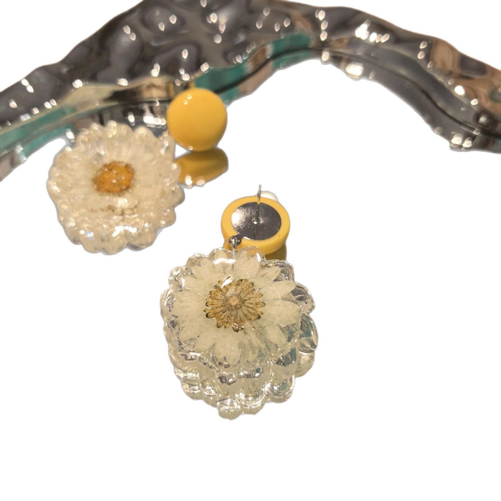 Wholesale Small fresh and cute preserved flower earrings