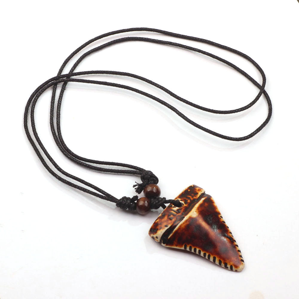 Necklace Ethnic Style  Men and Women's Collarbone Chain Shark Tooth Woolen Chain Ivory Necklace