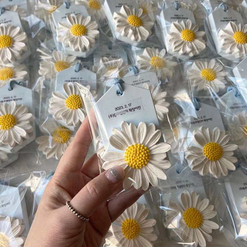 Wholesale Daisy Car Expanded Fragrant Stone Pendant