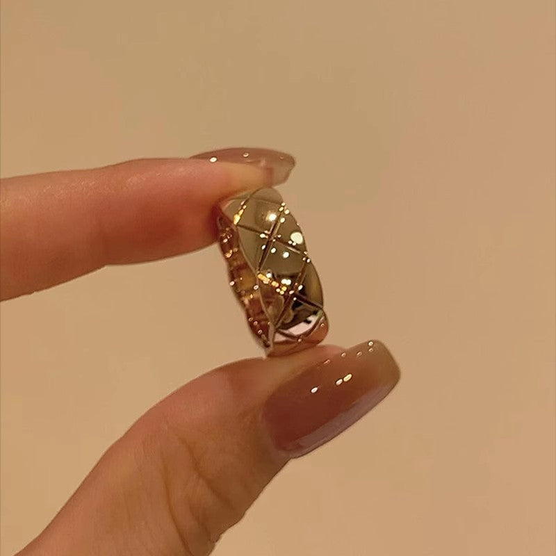 Wholesale Vintage diamond-encrusted quilted wide ring,  -inspired