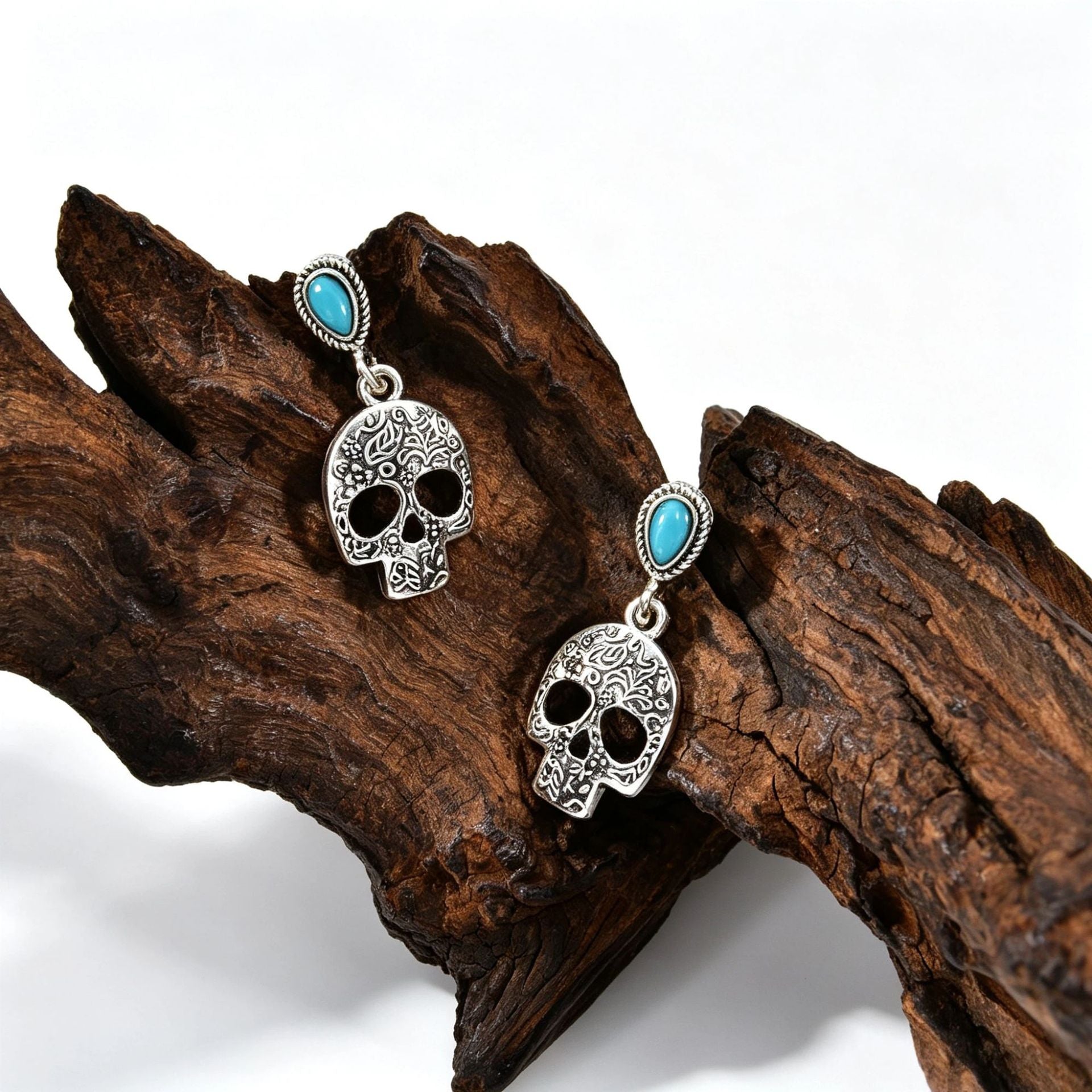 Wholesale  Vintage Carved Skull Earrings Imitation Turquoise Pendant Women S Fashion Jewelry Accessory Gift Resale