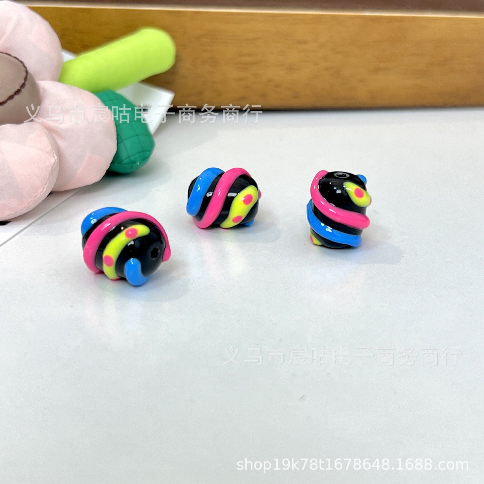 Wholesale 10pcs Black barrel glassy rainbow striped beads