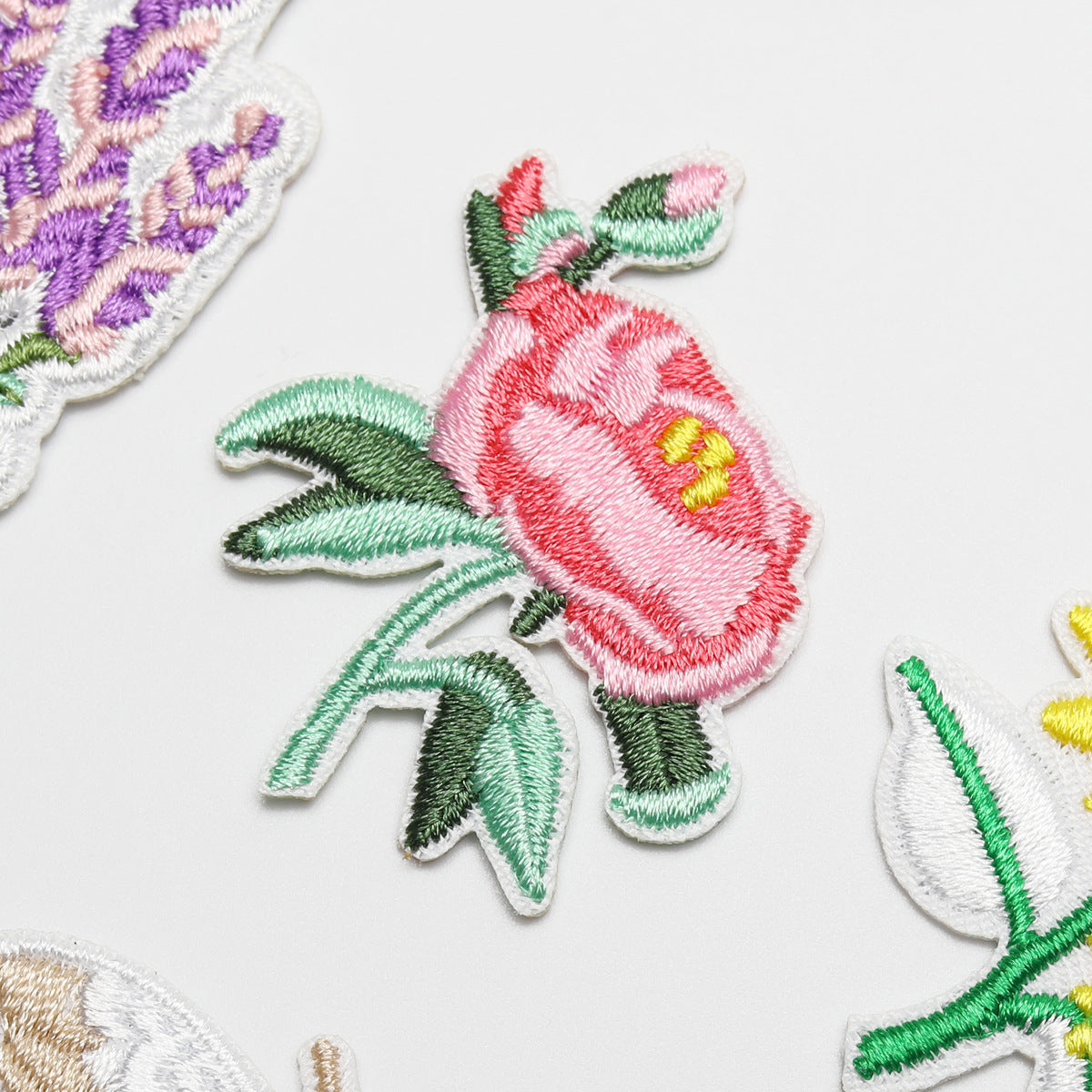 Wholesale Chinese Style Embroidered Flower Patches Twill DIY Applique Decorative Accent For Towels Bags Resale