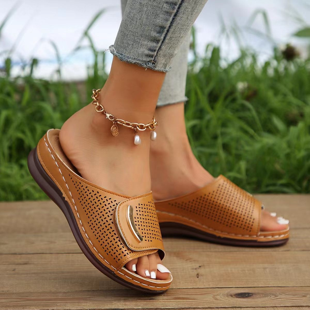 Wholesale Thick Sole Hollow Open Toe Stitched Wedge Sandals