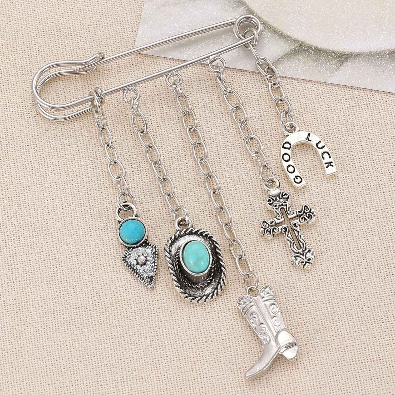 Wholesale Electroplated Alloy Heart Brooch Pin With Chain Tassel Unisex Punk Style Suit Coat Accessory