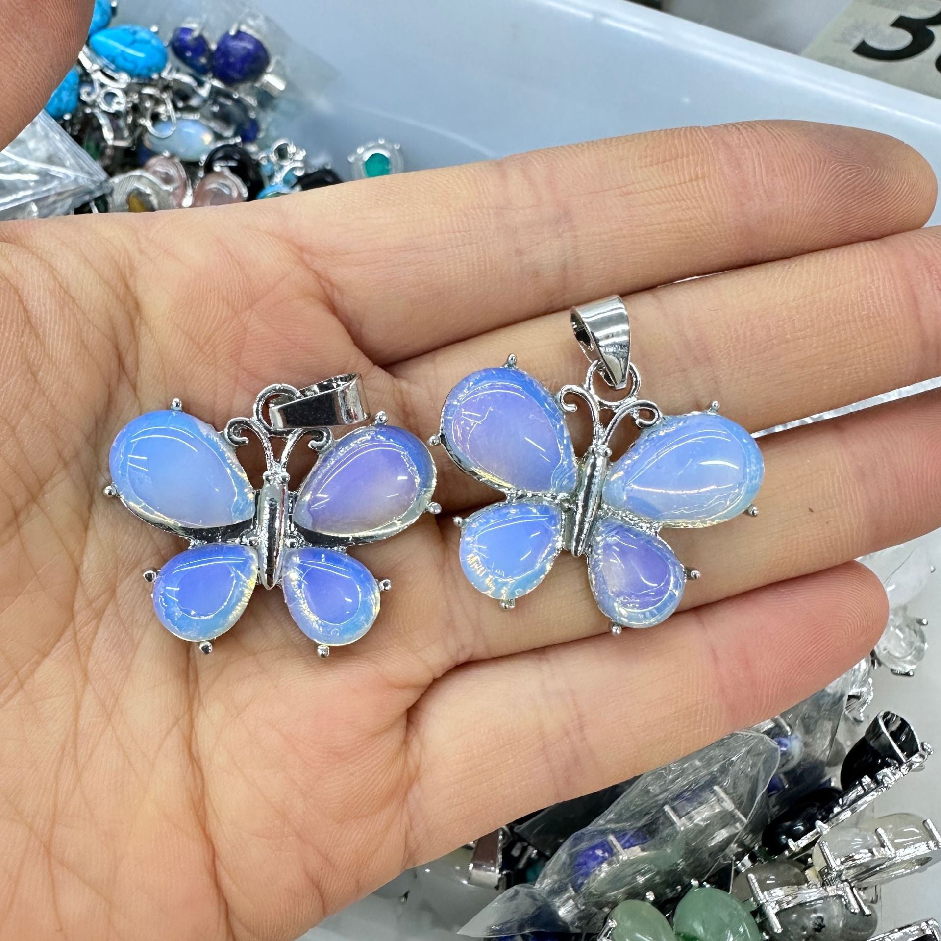 Wholesale Crystal Butterfly Pendant Amethyst Tiger Eye Natural Stone  Necklace