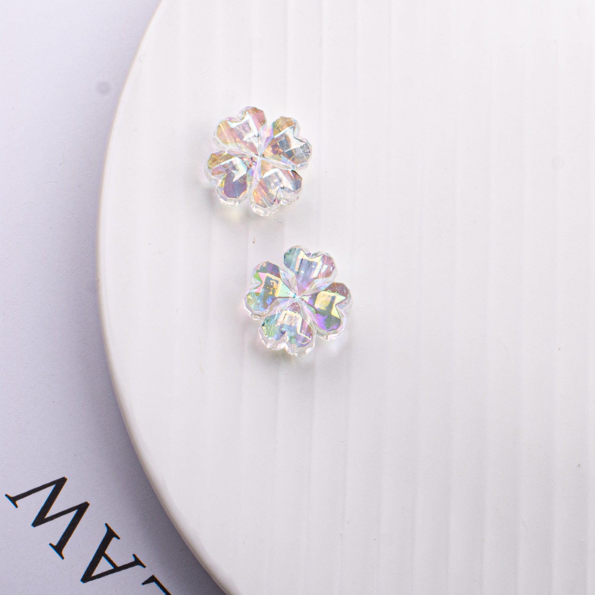 Wholesale 10PCS Beaded Accessories Four-leaf Clover Straight Hole Acrylic Small Loose Beads