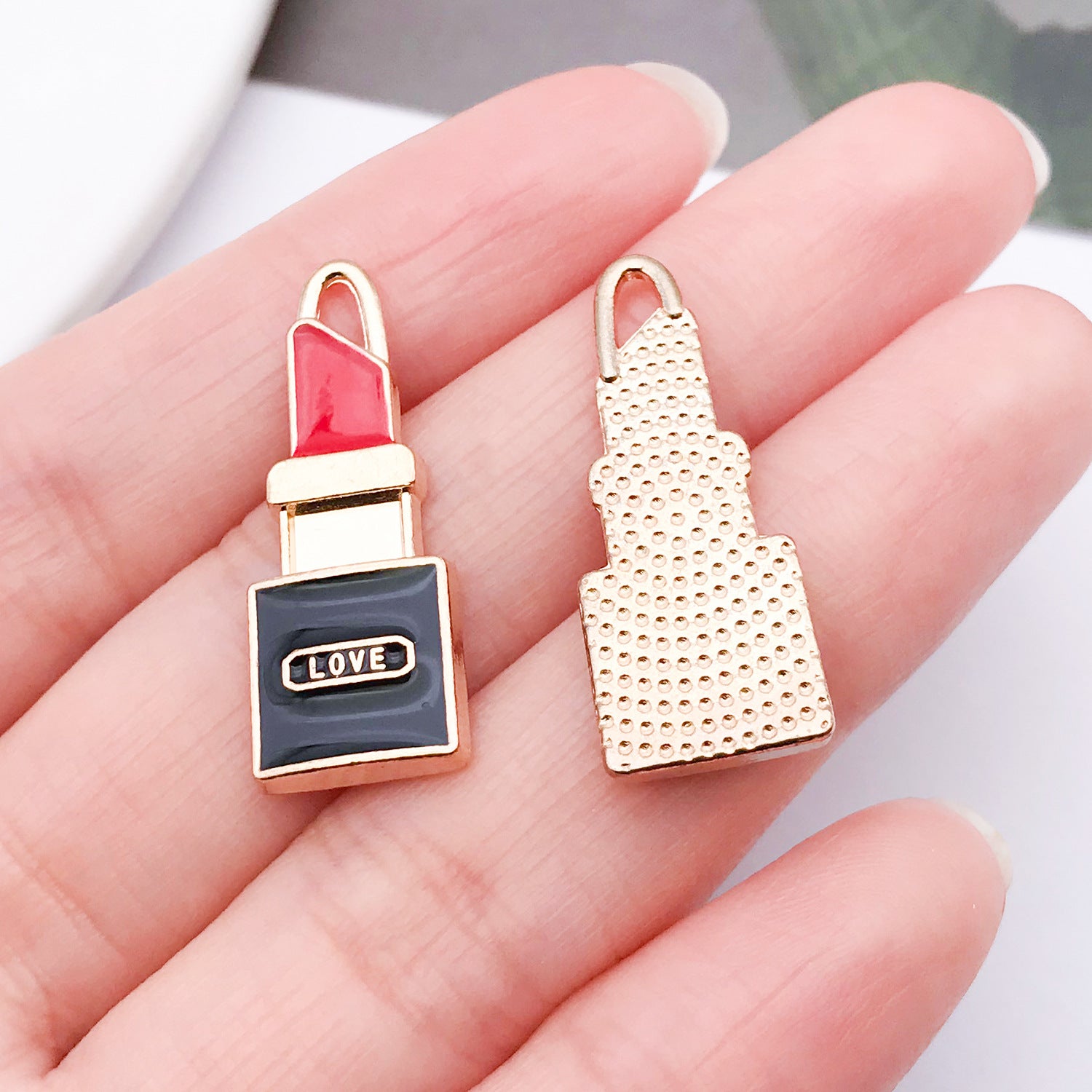 Wholesale Chic Lipstick High Heel Zinc Alloy Pendants Electroplated Oil Drip Charms For DIY Jewelry Fashion Accessory Gift Resale