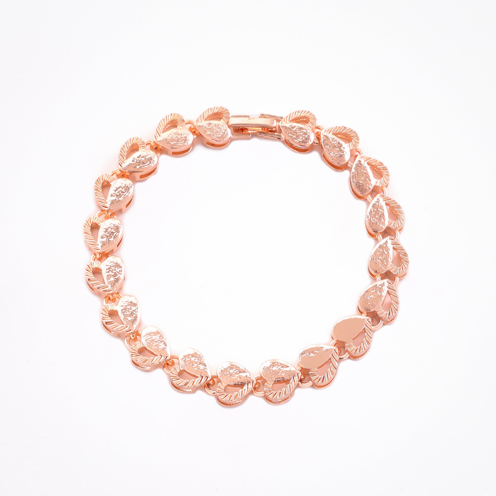 Wholesale Heart-shaped openwork bracelet for Valentine' s Day