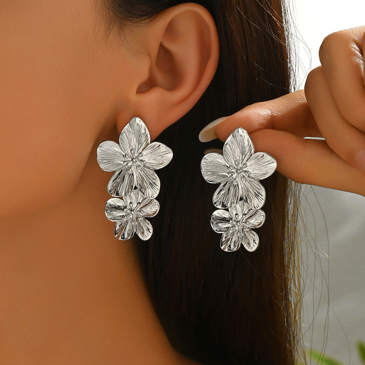 Wholesale Blue flower pearl petal earrings