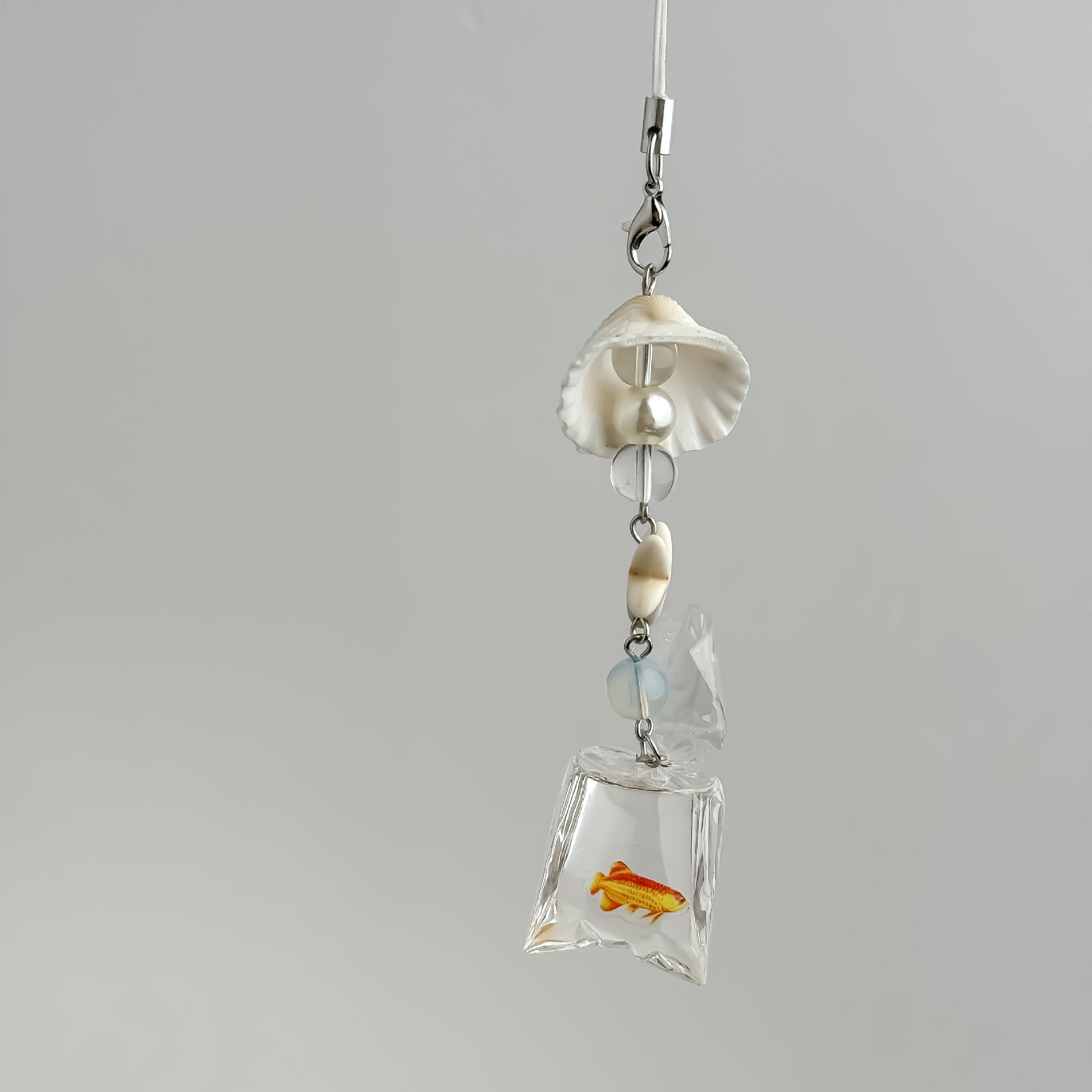 Wholesale Dot Color Original Marine Tropical Fish Cute Shell Keychain