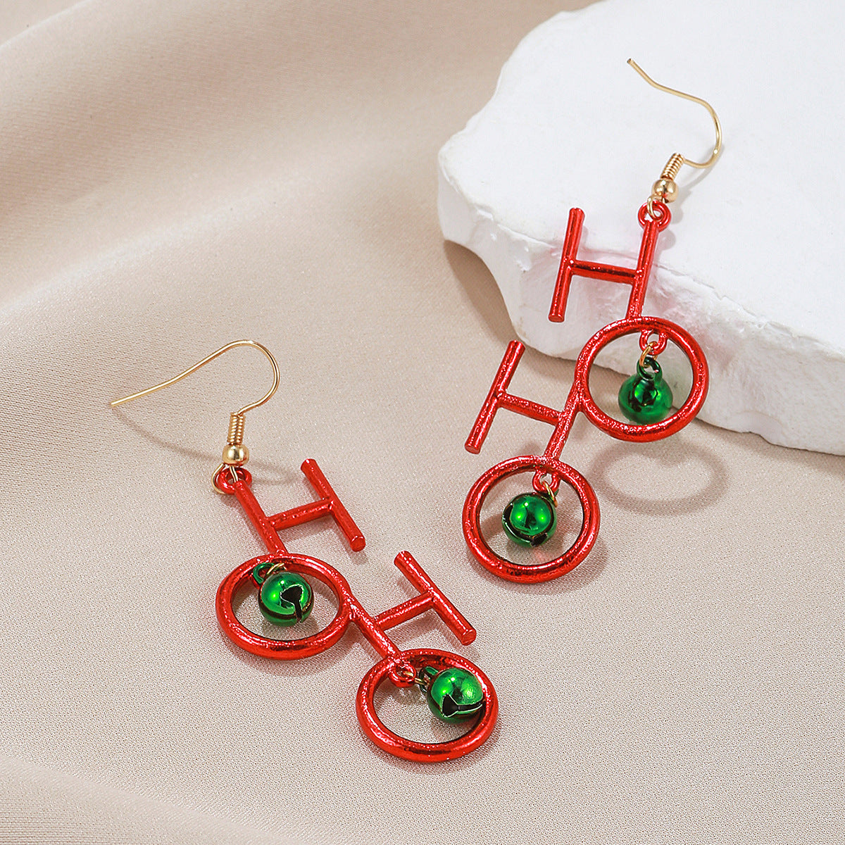 Wholesale Christmas red and green color scheme snowflake earrings