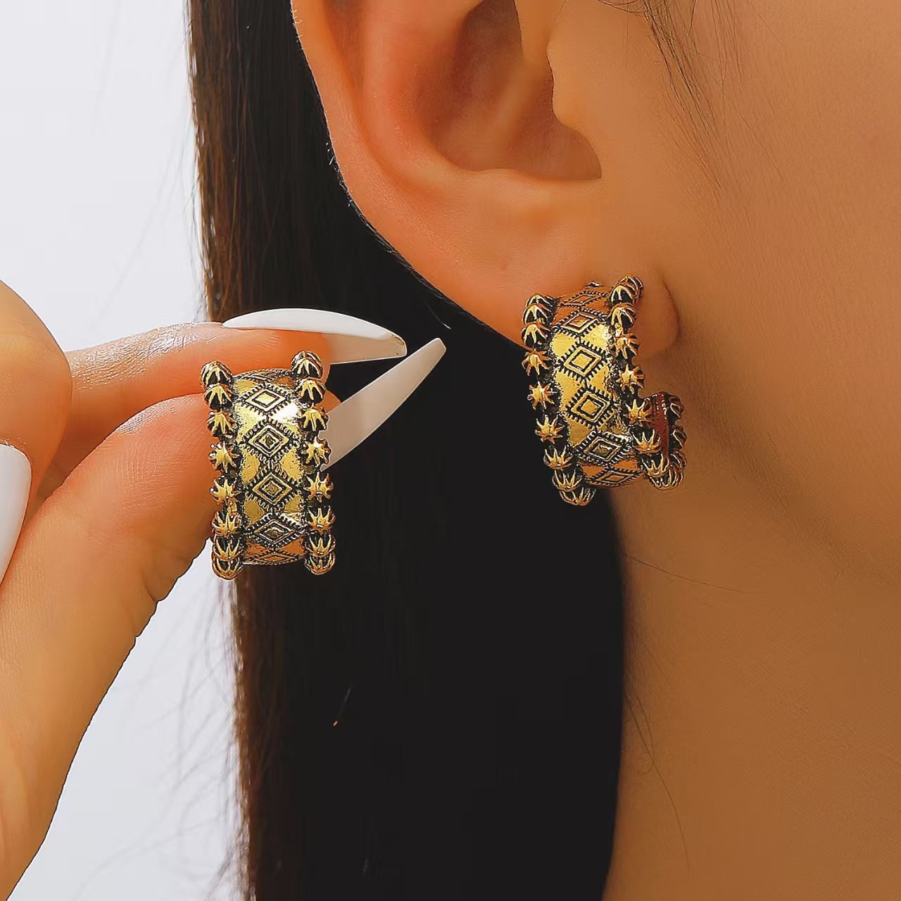 Wholesale Retro ethnic style C-shaped oval carved earrings