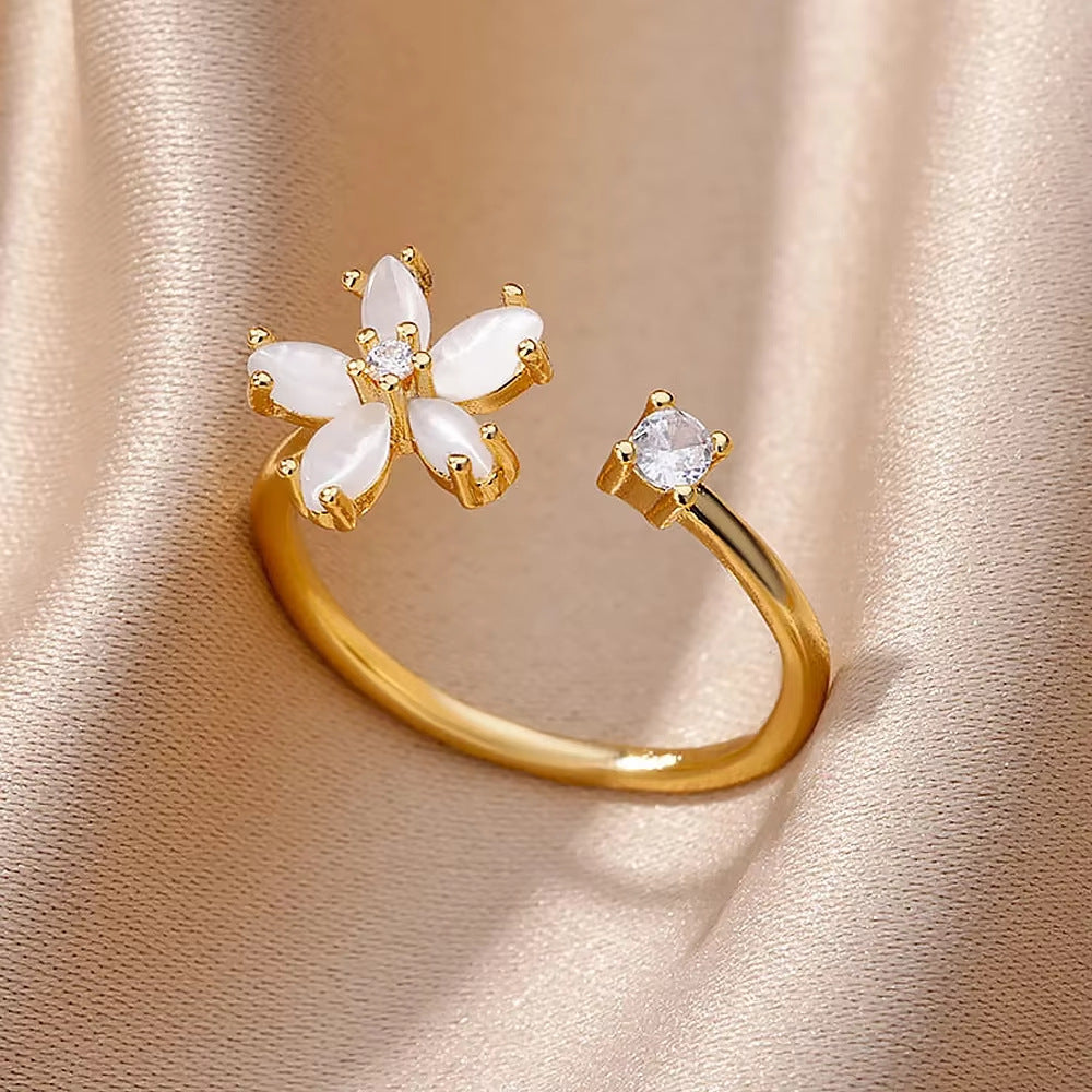 Wholesale Gold Stainless Steel Fashionable Lip-Shaped Flower Ring