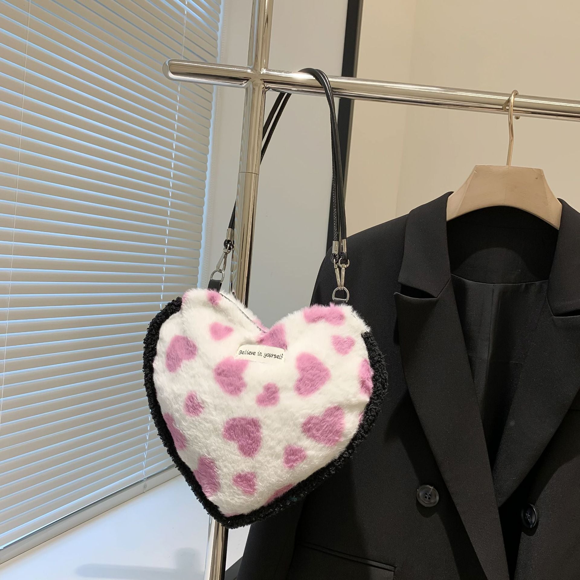 Wholesale 2023 Winter New Simple Heart-shaped Plush Shoulder Bag