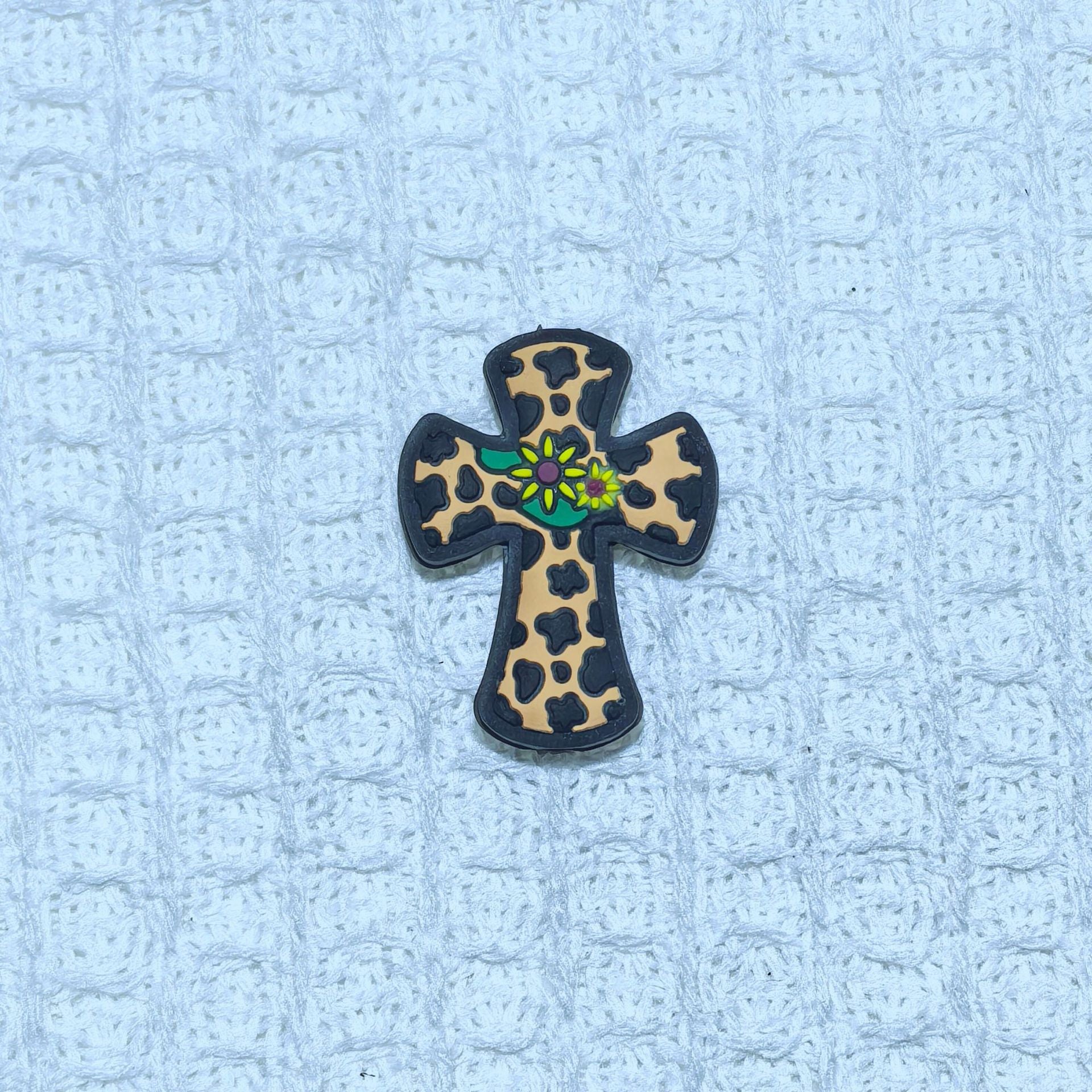 Wholesale  Random 100pcs  cross variety series silicone cartoon beads Focal Beads