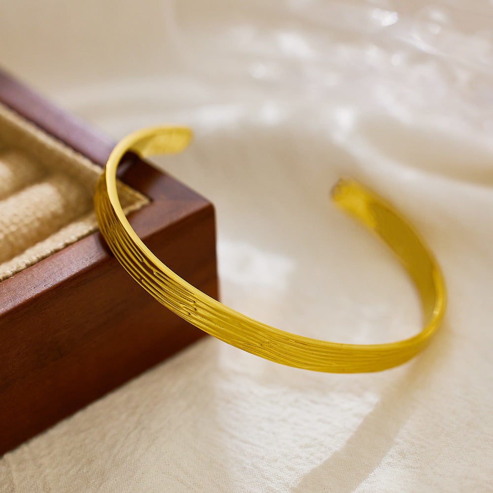 Wholesale C-shaped Non-fading Heavy Hammered Gold Irregular Titanium Steel Bracelet