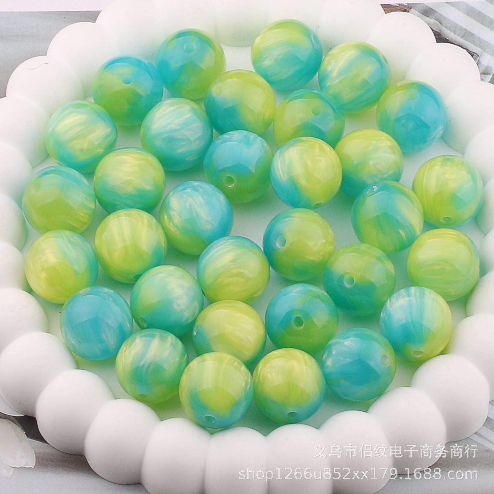 Wholesale 20PCS Pearlescent Moiré Color Gradient Straight Hole Resin Balls