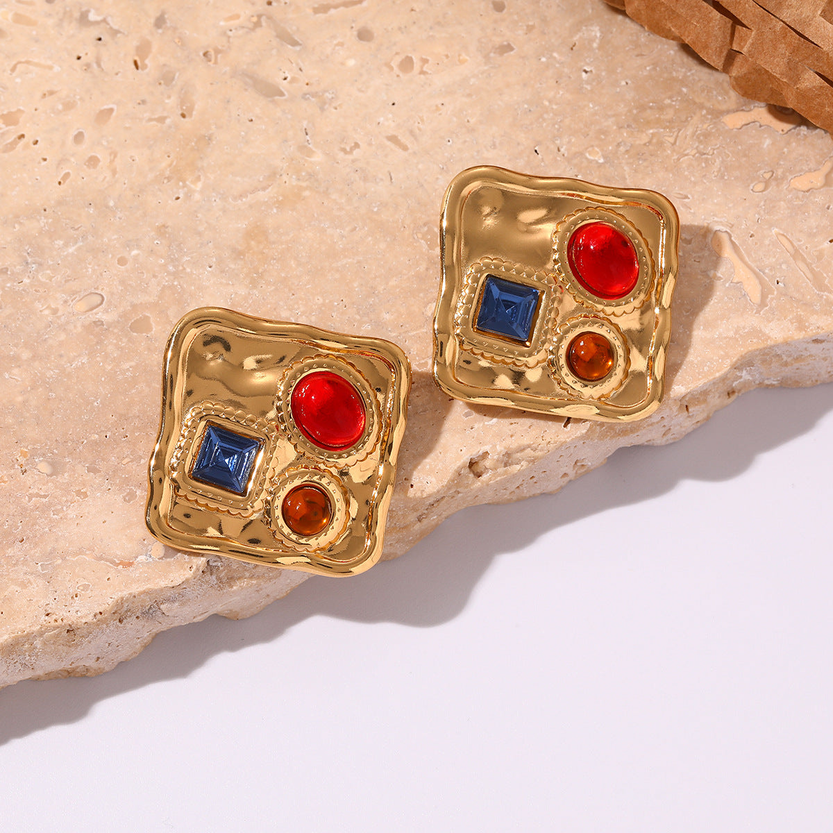 Wholesale Stainless steel stud earrings with diamonds,  light luxury and high-end feel