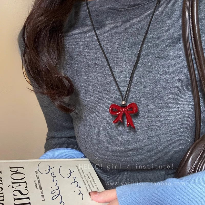 Wholesale Red hollow flower heart-shaped necklace