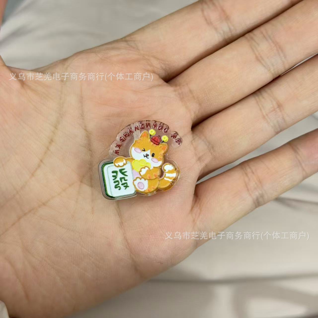 Wholesale 10pcs Embossed cartoon lucky cat acrylic beads