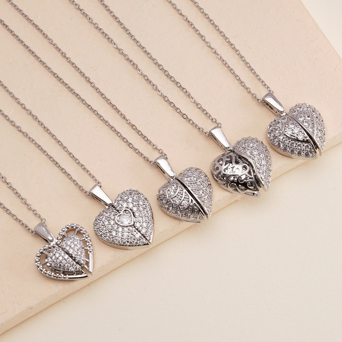 Wholesale Personalized opening and closing copper zircon heart-shaped wing clavicle necklace