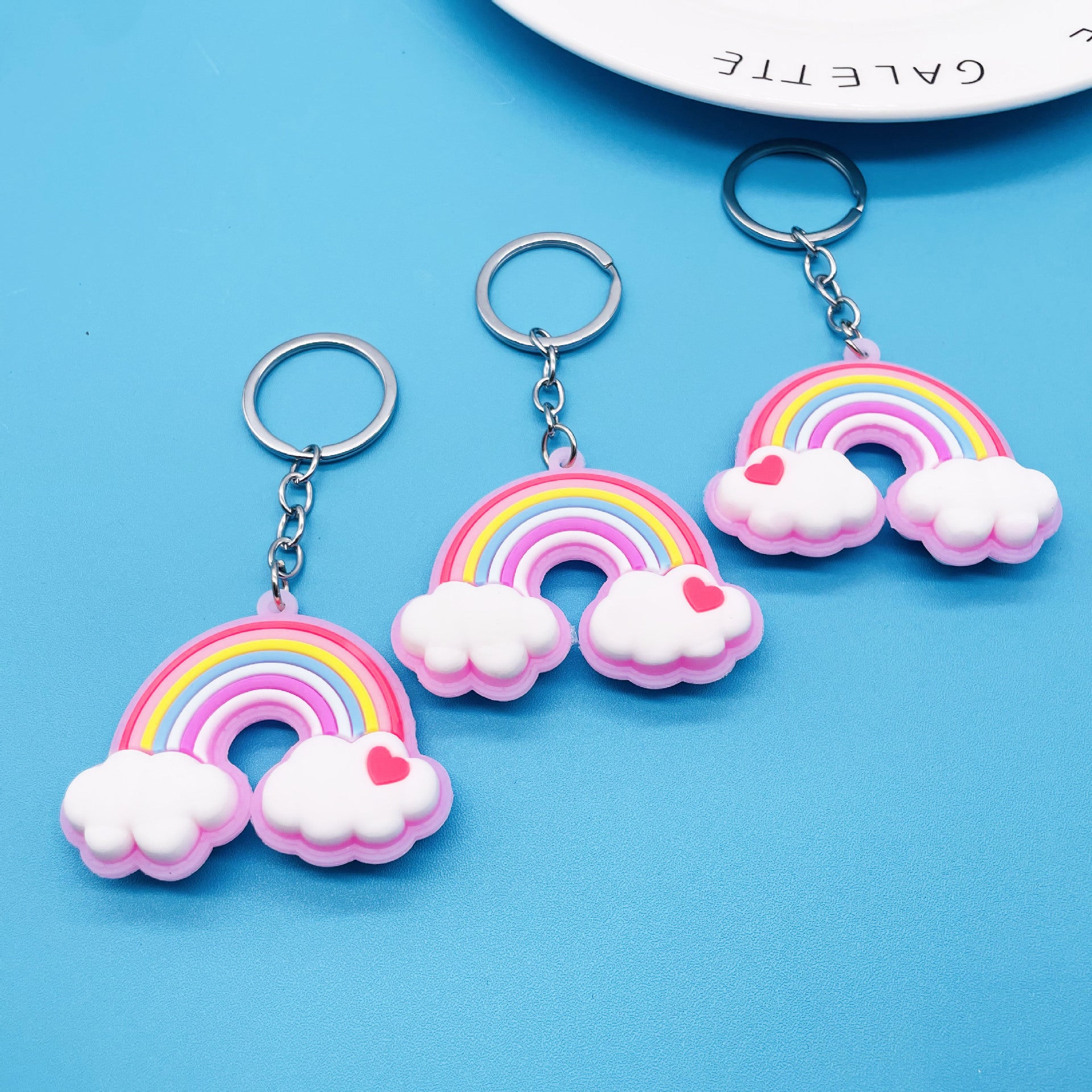 Amor de goma suave al por mayor Rainbow Cloud Keychain
