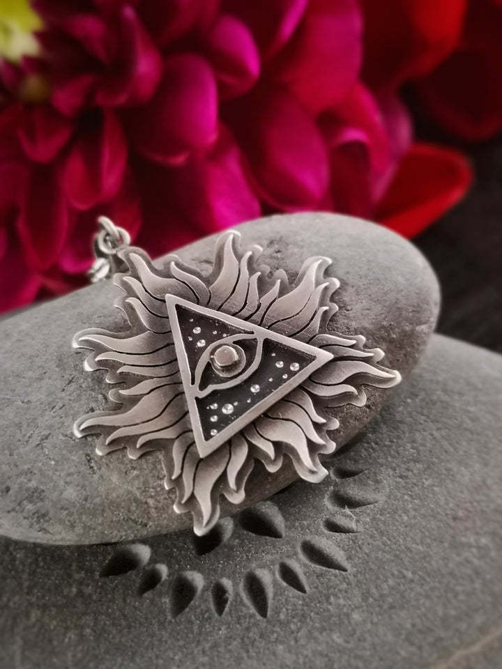 Wholesale Triangle Eye Flame Metal Pendant Necklaces