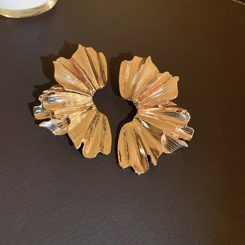 Wholesale Flower Scalloped Metal Earrings