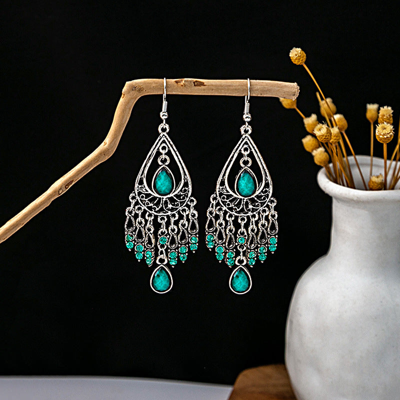 卸売ヴィンテージエスニックスタイルベルタッセル中空合金イヤリング