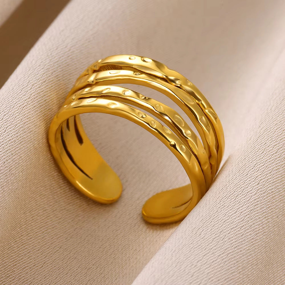Wholesale Gold Stainless Steel Fashionable Lip-Shaped Flower Ring