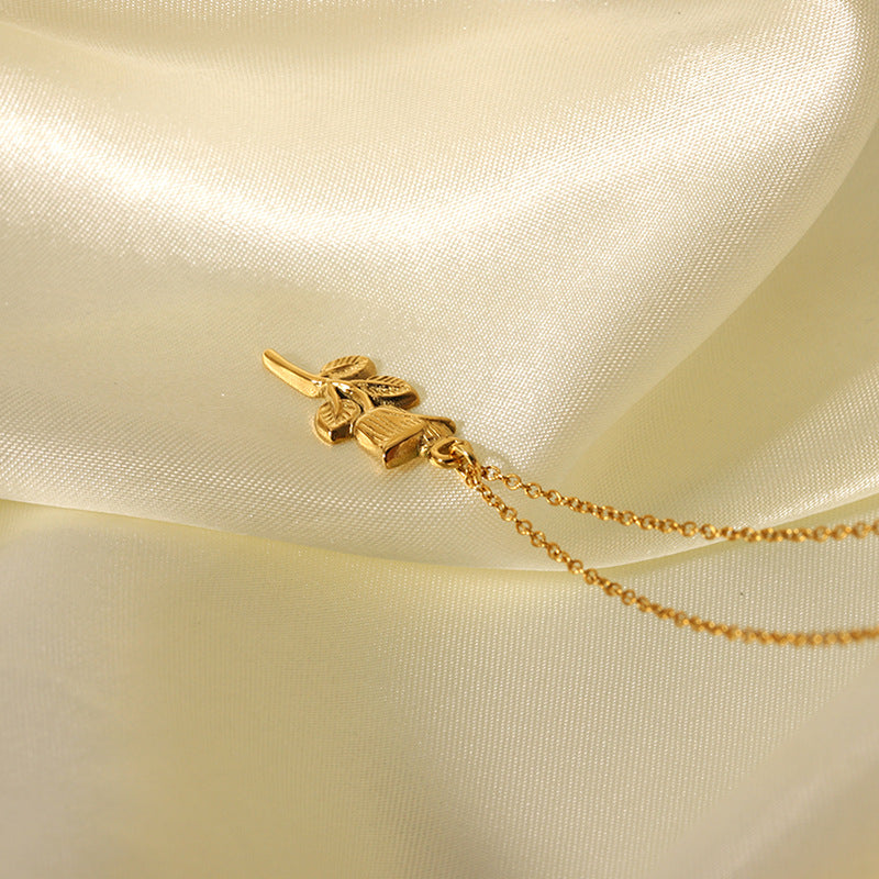 Wholesale 18K Gold-plated Three-dimensional Rose Niche Clavicle Chain Stainless Steel Necklaces