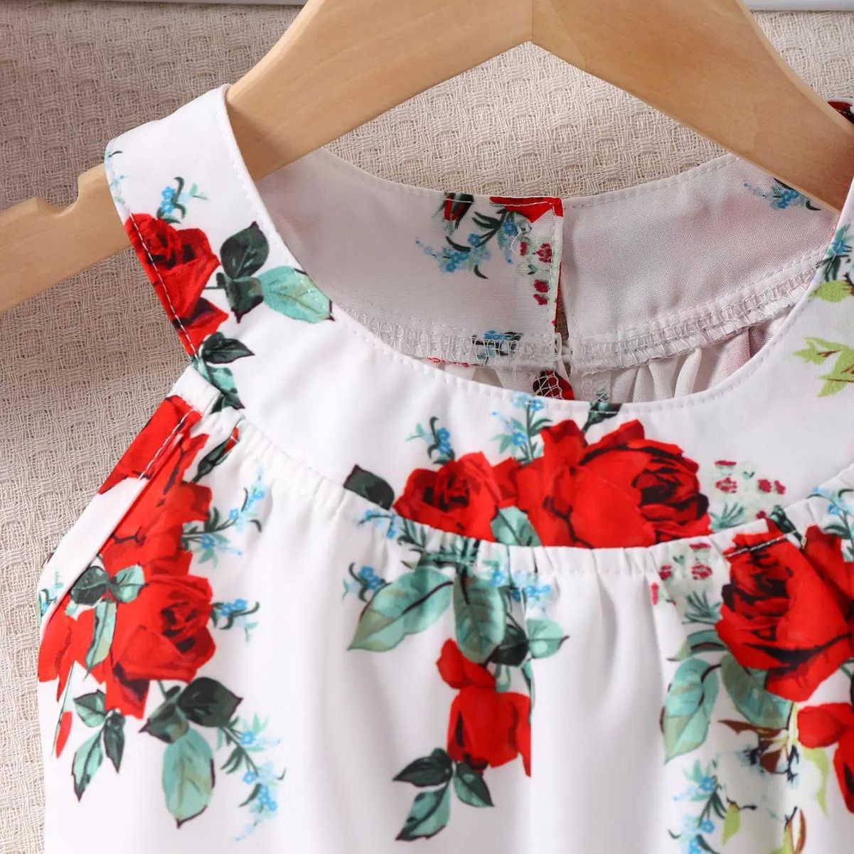 Wholesale Round Neck Rose Print Top + Solid Color Shorts Two-piece Baby Clothes