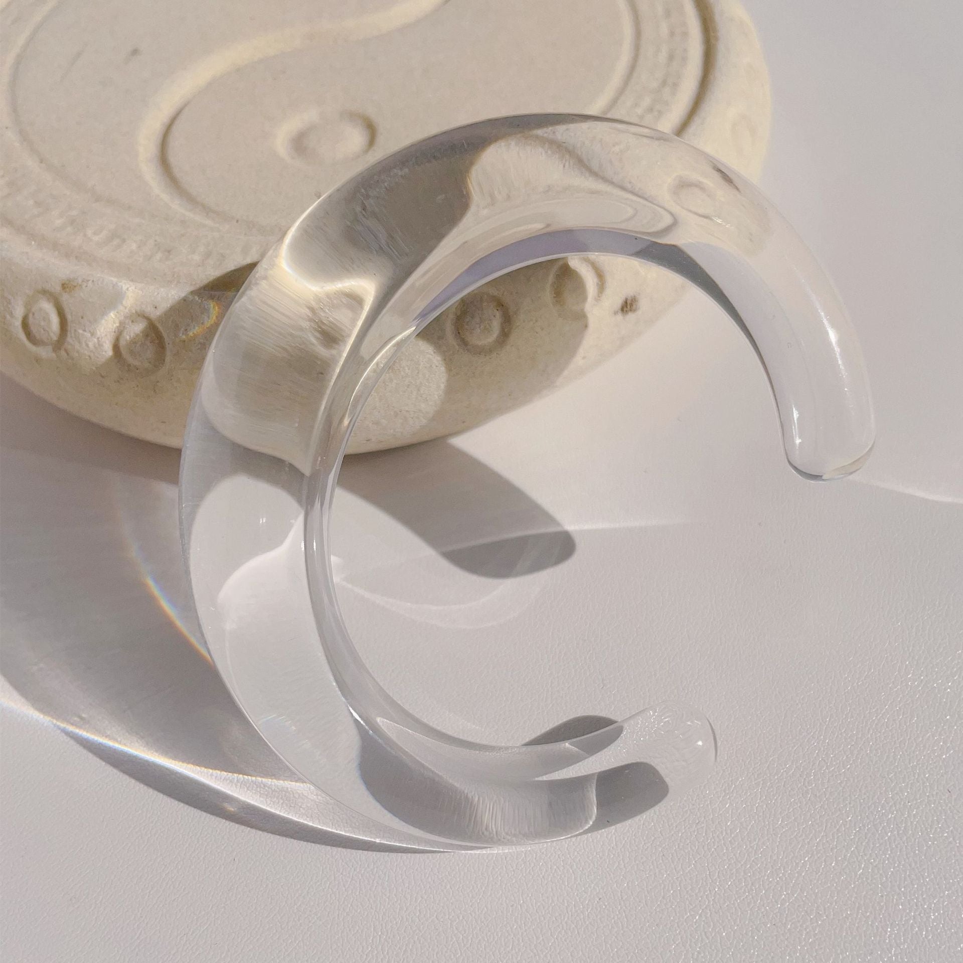 Wholesale Wide Circular Colorful Jelly Colored Dynamic Acrylic Resin Eco-friendly Bracelet