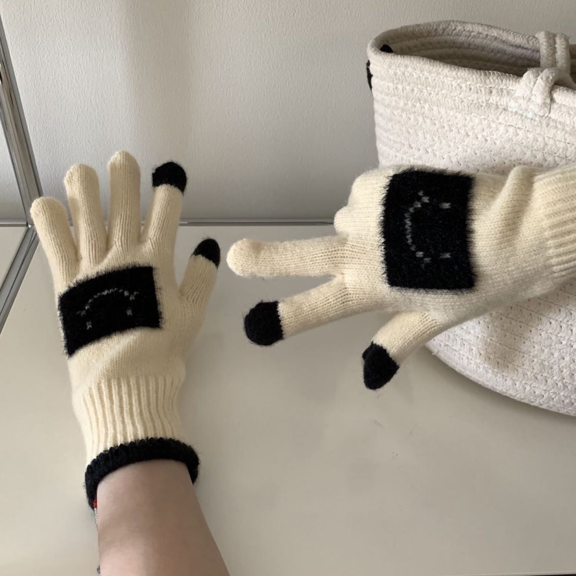 Wholesale Autumn and Winter Outdoor Cycling Cold and Warm Touch Screen Knitted Gloves