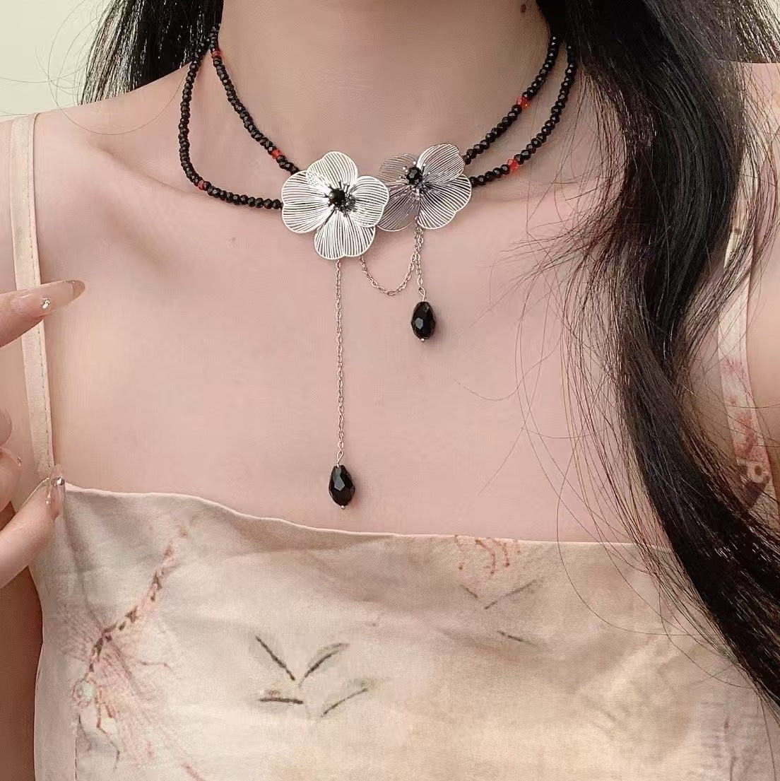 Wholesale Bohemian distressed flower pendant metal necklace