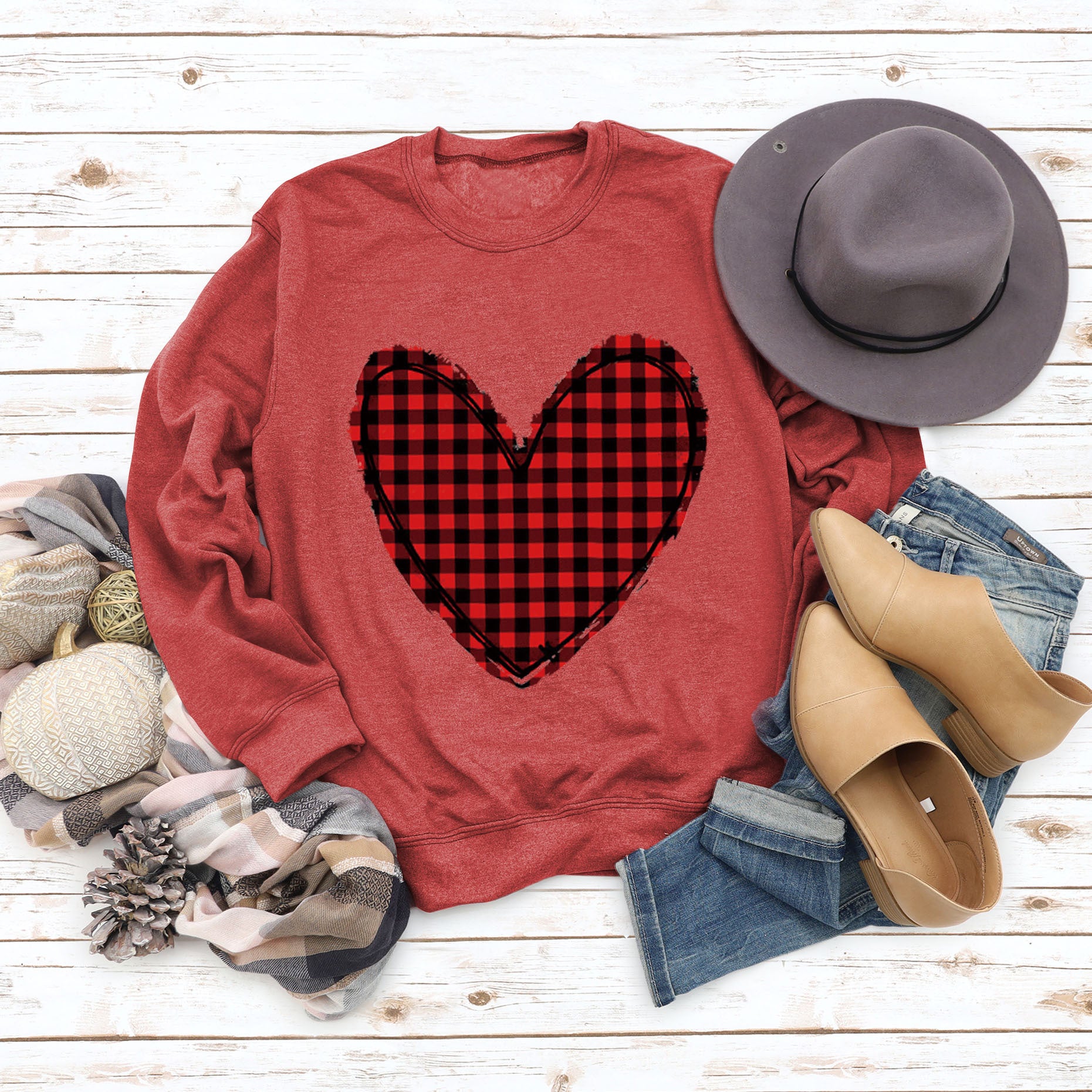 Wholesale Valentine's Day women's clothing autumn and winter plaid love printed casual sweater