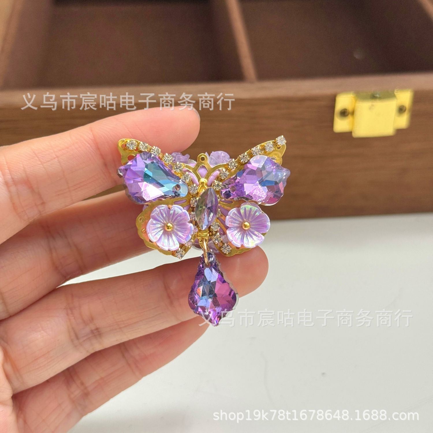 Wholesale 20pcs Super Flash Butterfly Sliding Through Hole Ceramic Mud Beads DIY Beaded