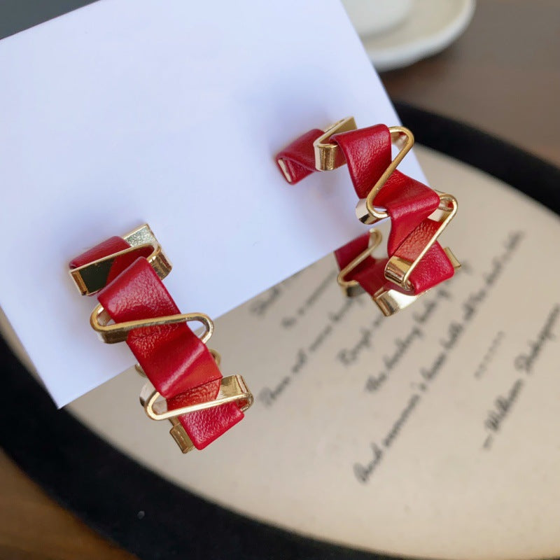 Wholesale Red Leather Unique Temperament Leather Circle Light Luxury Retro Wine Red Hong Kong Style Exaggerated Round Earrings