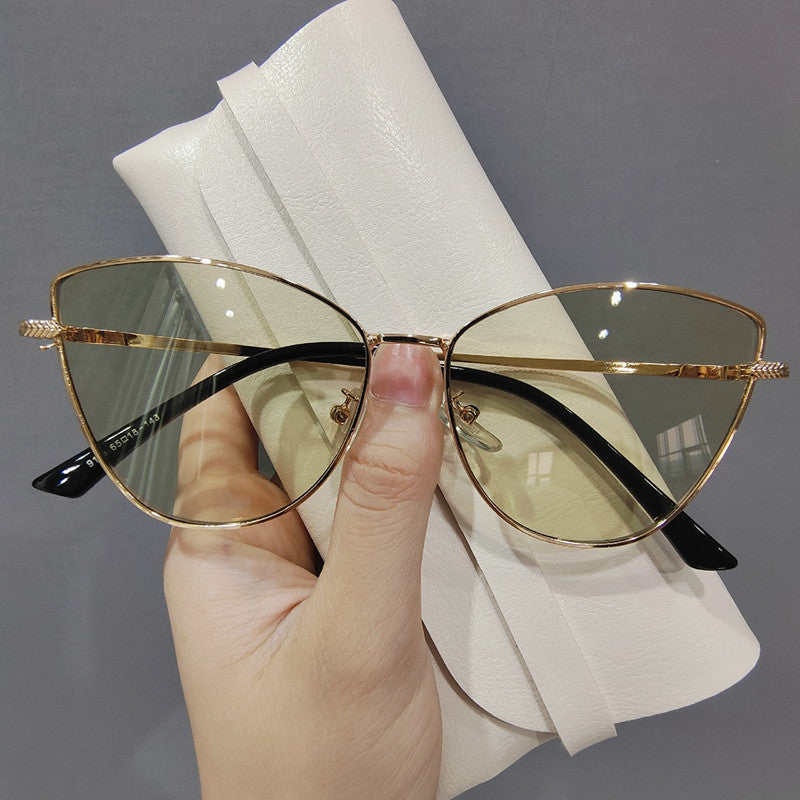 Wholesale Small metal frame cat-eye sunglasses