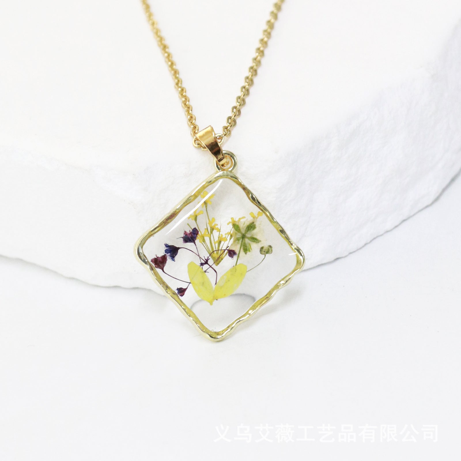 Wholesale 6pcs Natural Plant Specimen Real Flower Resin Dripping Glue Necklace