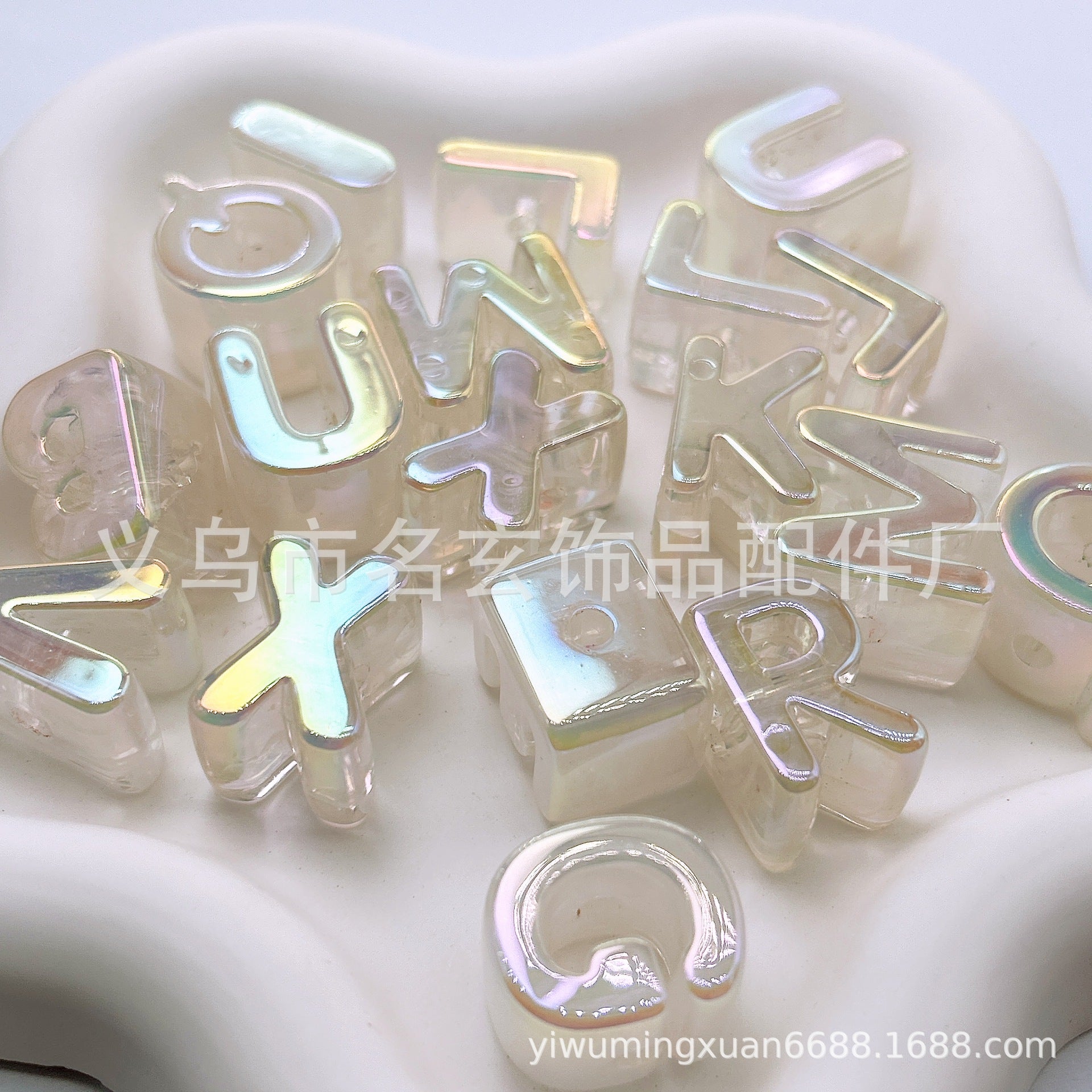 Wholesale Random 200pcs/pack Acrylic High Transparent Cloud Letter Beads