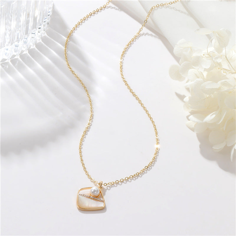 Wholesale Golden Trapezoid Shell Necklace Clavicle Chain