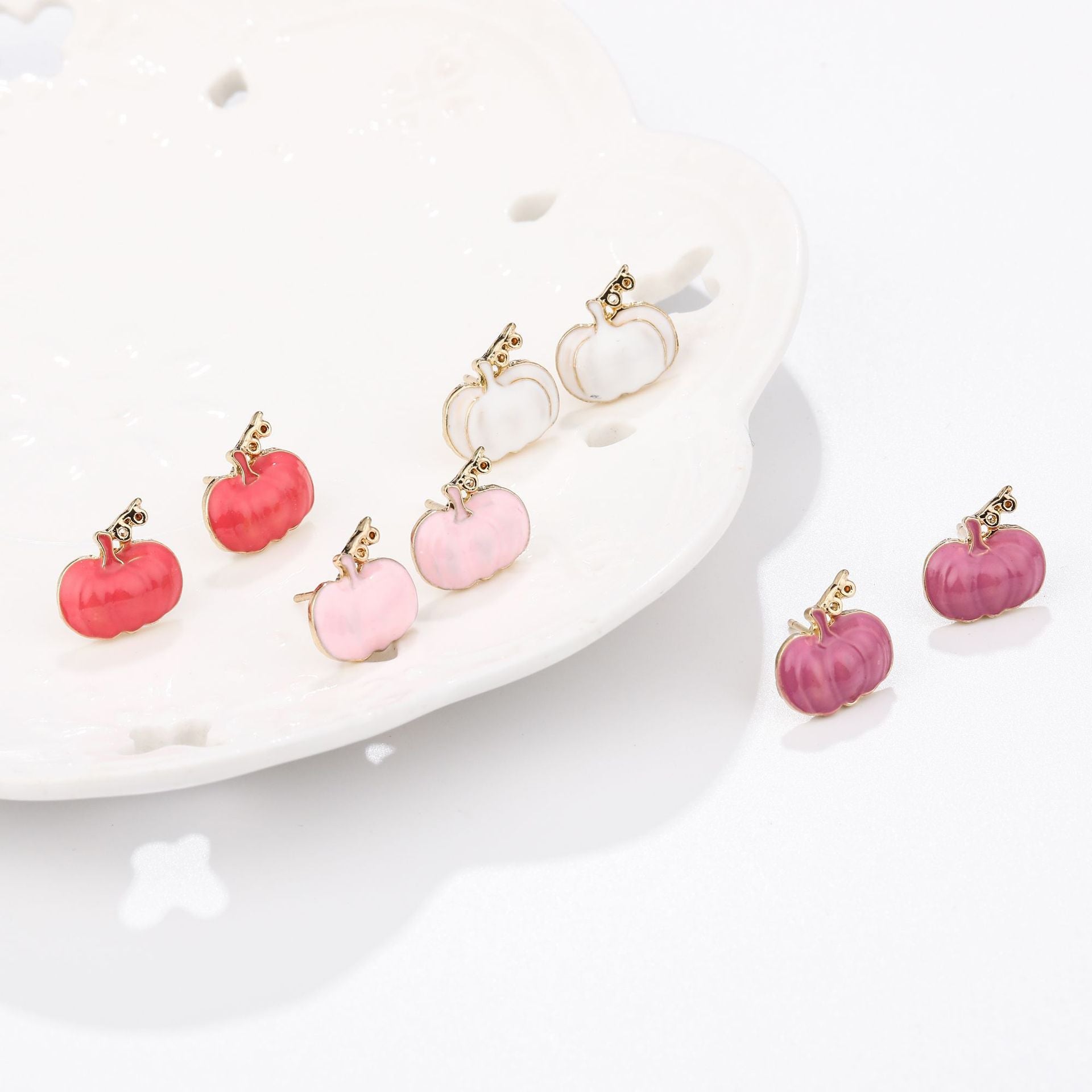 Wholesale  Pumpkin Earrings For Women Cute Small Zinc Alloy Drip Oil Design Creative Gift Trendy Jewelry Accessory For Boutique Resale