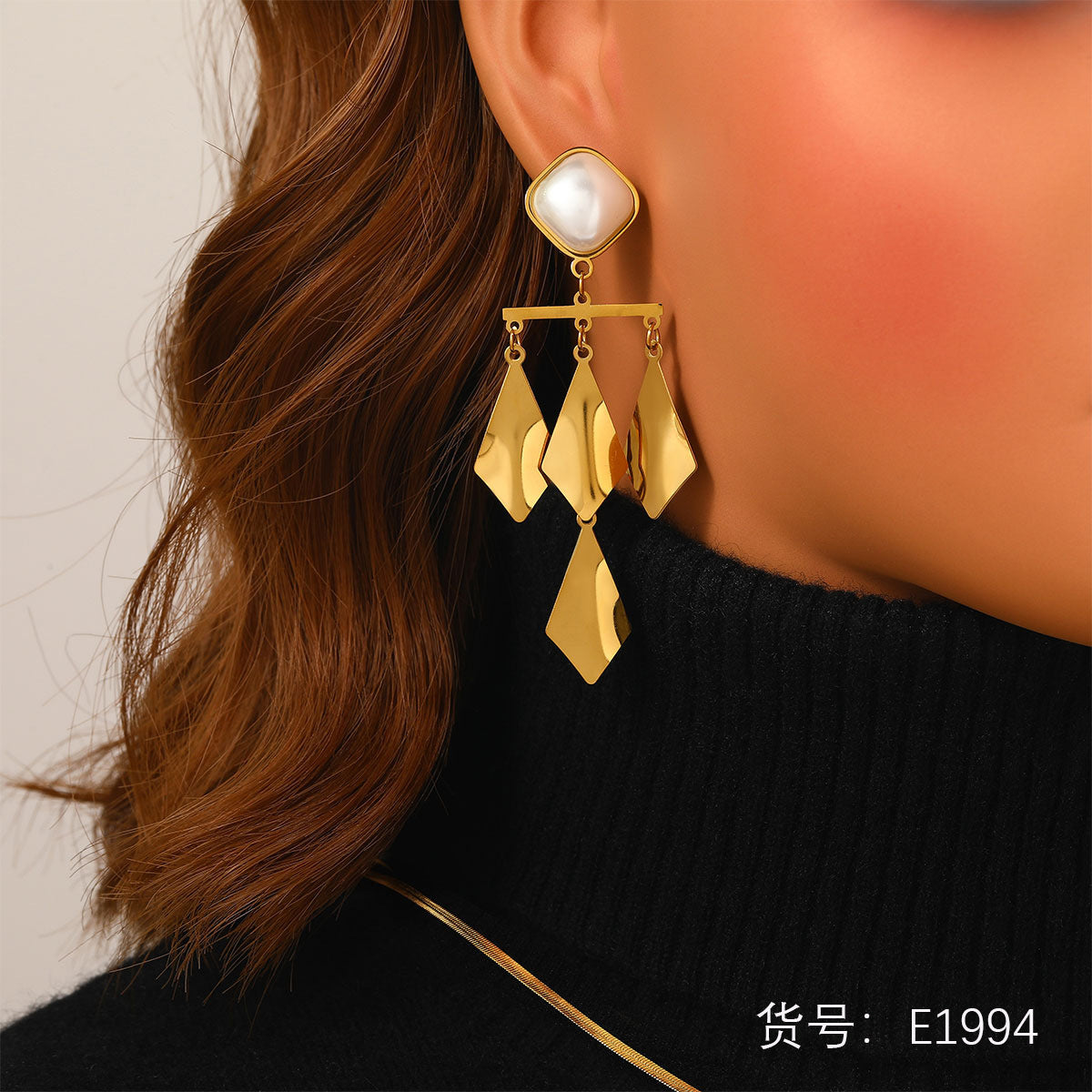 Wholesale Stainless steel jewelry set for women: earrings and necklace