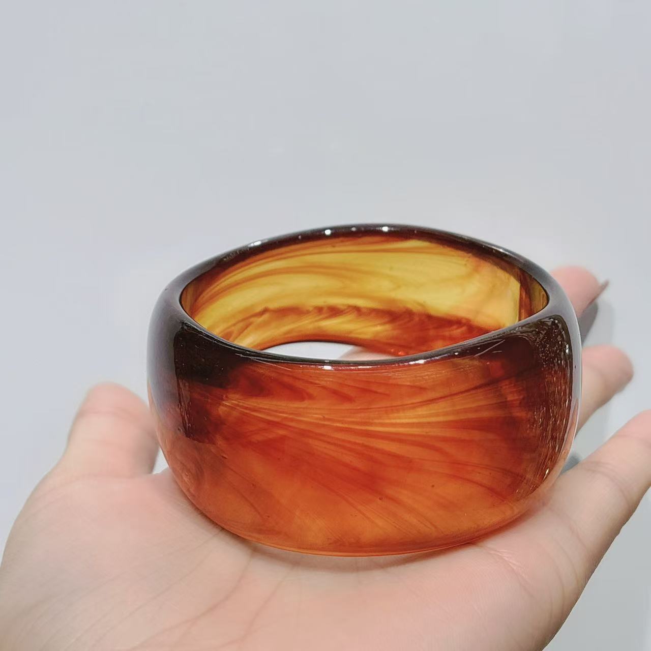 Wholesale Resin oval wide version geometric arc resin smudged coffee color bracelet spring and summer bracelet