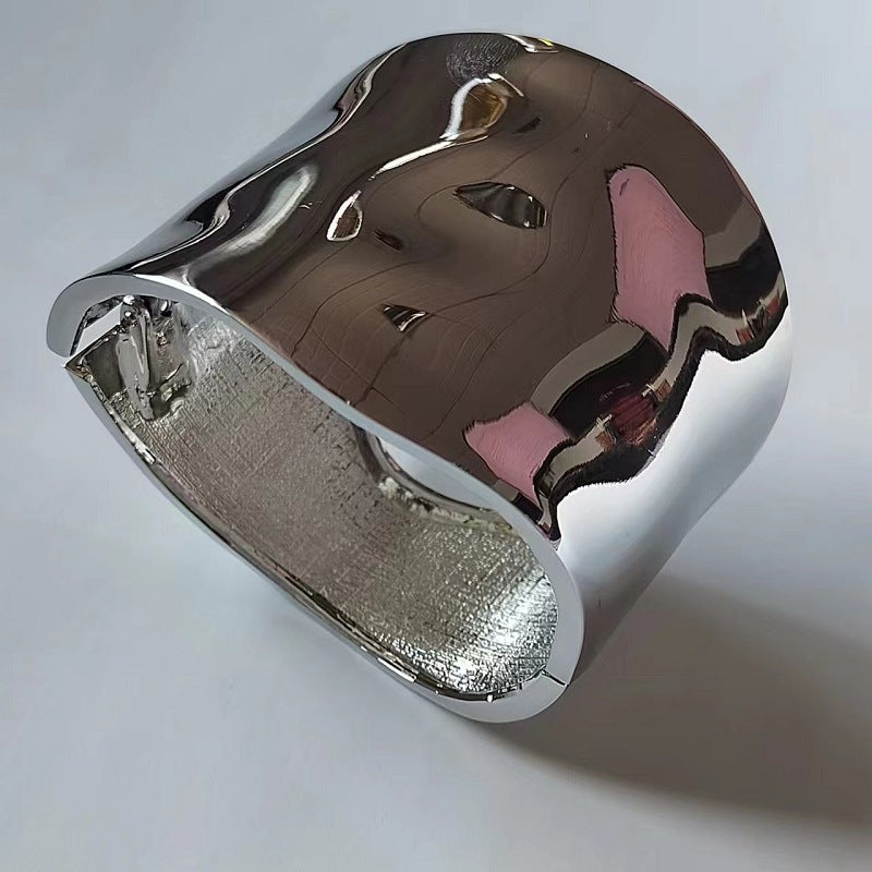 Wholesale Simple Exaggerated Wide Edge Gold Brushed Spring Buckle Female Bracelet