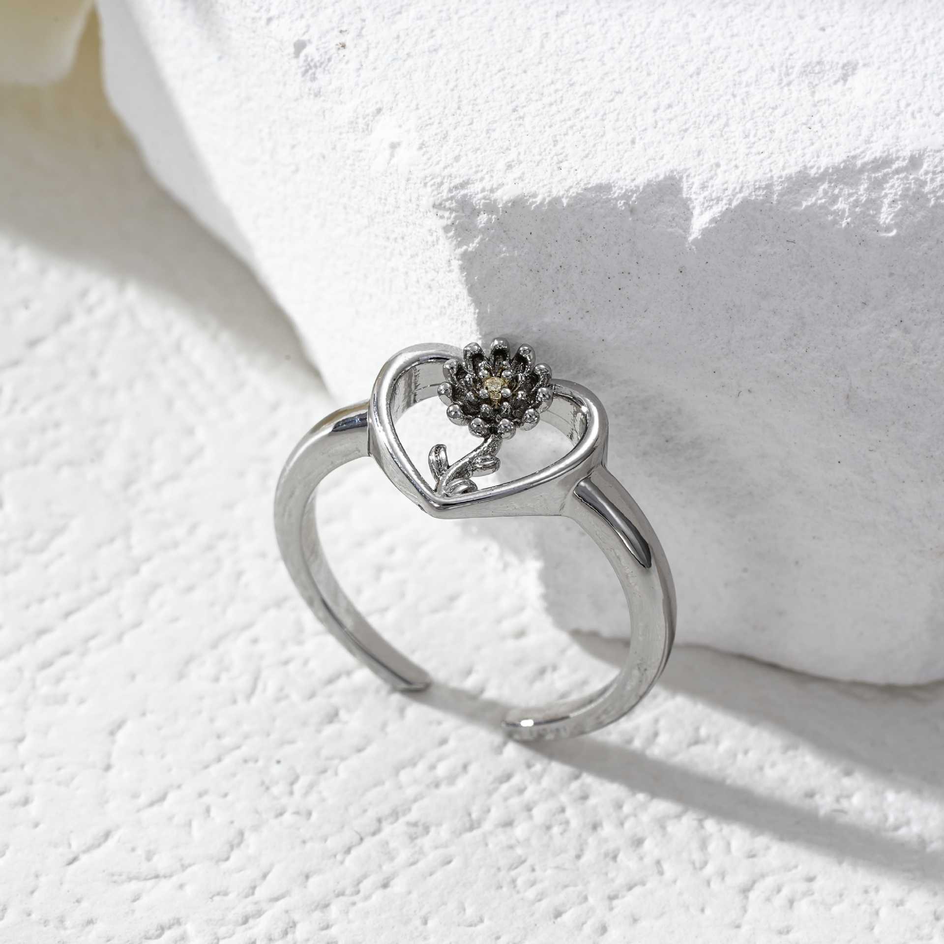 Wholesale Zircon Heart Flower Hand Jewelry Open 12-Month Flower Ring