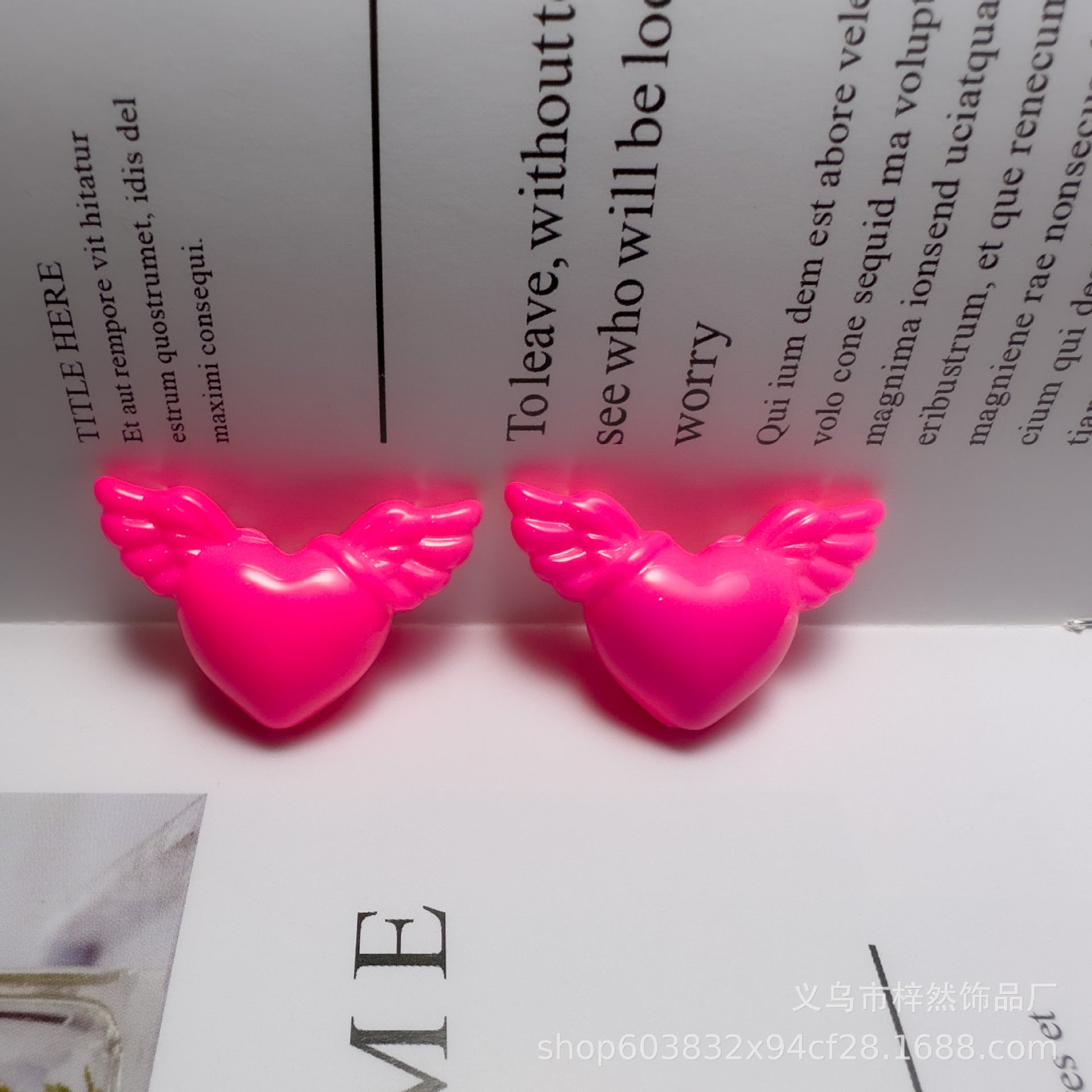 Wholesale of 100PCS/PACK Acrylic Solid Color Baked Paint, Love Angel Wings, Plated with Colored Straight Hole Beads
