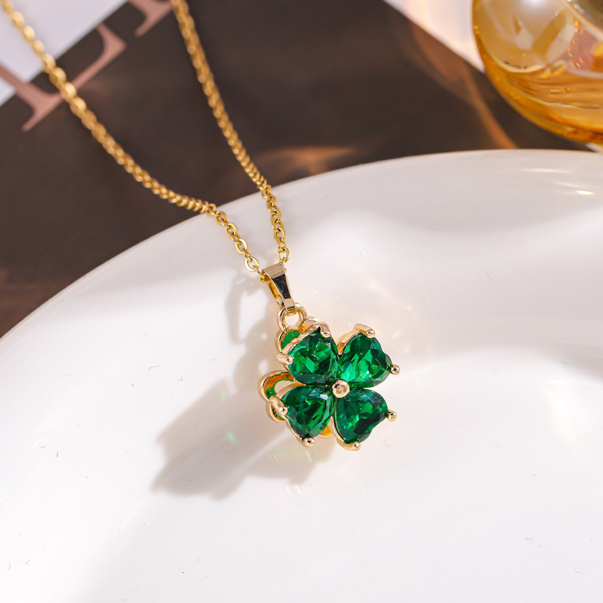 Wholesale diamond rotating lucky four-leaf clover inlaid with colorful zircon titanium steel clavicle chain